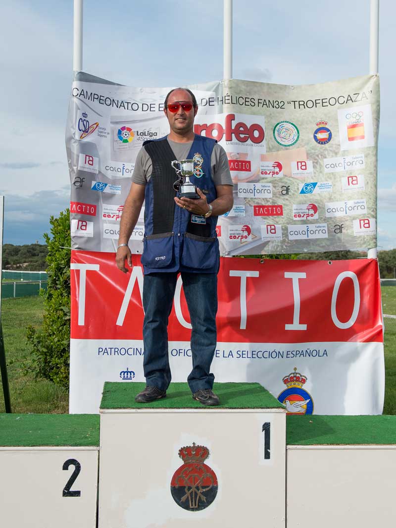 Angel Fernández ganador Novel