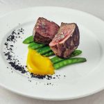 venado-con-tirabeques-y-pure-de-calabaza
