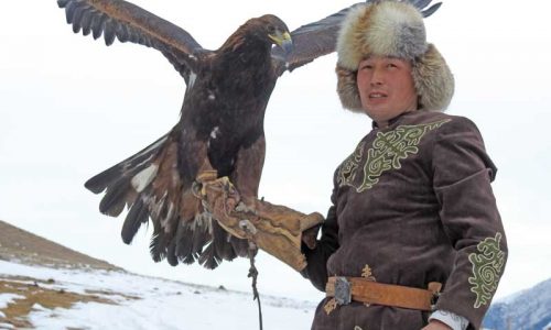 Cetrería y caza con águilas reales en Asia Central, una modalidad única en el mundo