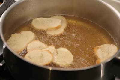 sopa-higado-de-corzo-pan