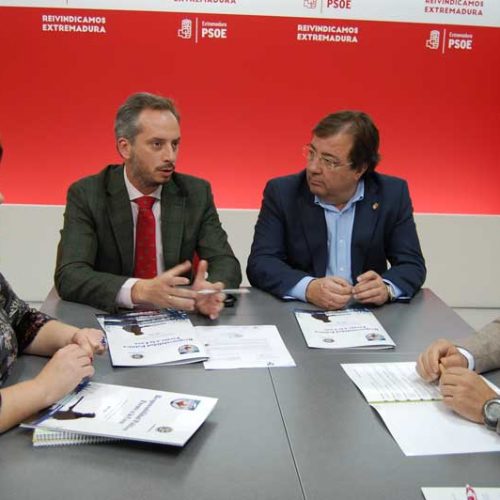 El PSOE firma el ‘Decálogo por la Caza’ planteado por la Federación Extremeña