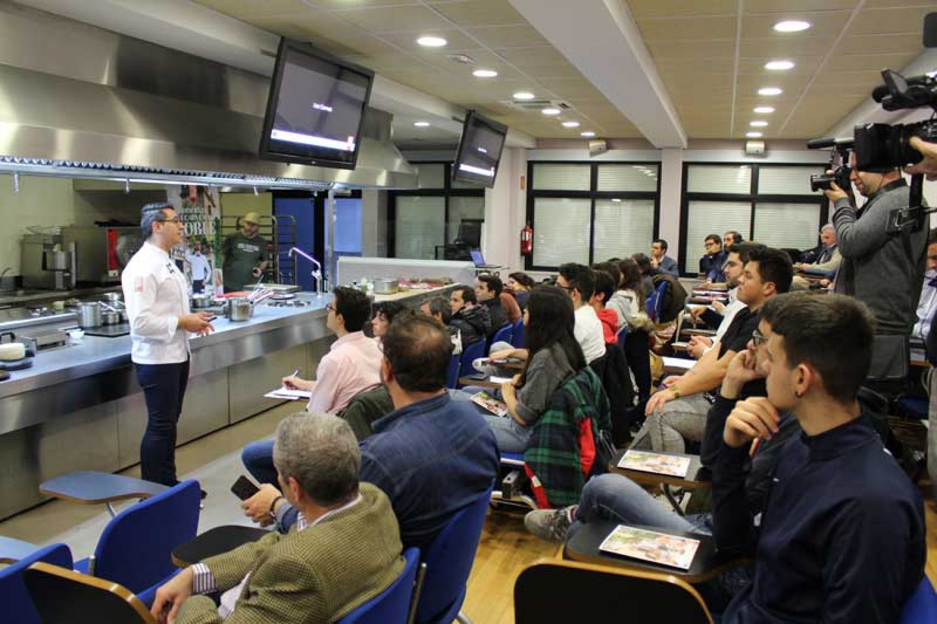 Los estudiantes de Hostelería y Turismo de Madrid descubren los secretos de la Carne de Caza