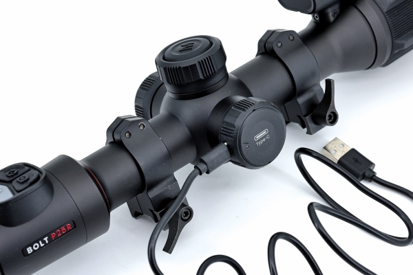 Puerto USB-C RET en trofeo caza y conservación