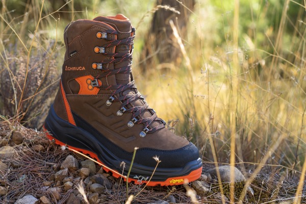 Botas modelo Cypress de Chiruca colección textil de caza en revista Trofeo caza y conservacion