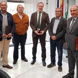Asociación de guardas de cotos de caza reunidos con la Junta de Andalucía en Trofeo caza