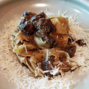 Papardelle con ragú de corzo en trofeo caza y conservación