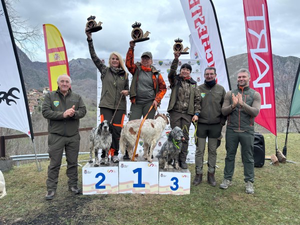 Podium damas becadas en trofeo caza y conservación