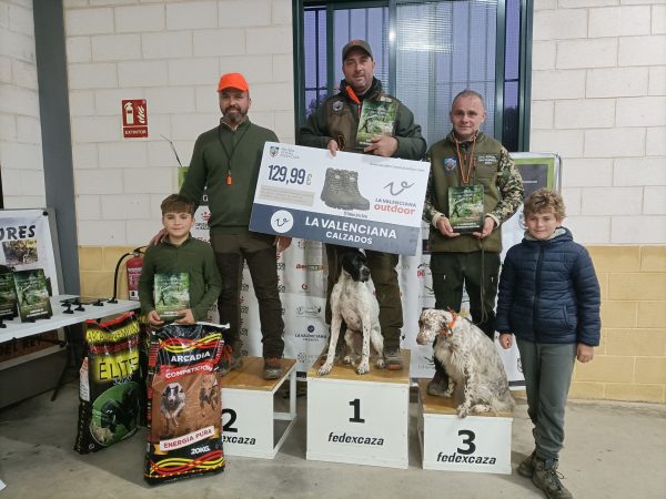 aPODIUM-CAMPEON-EXTREMADURA-PERROS-MUESTRA-HOMBRES en trofeo caza y conservacion