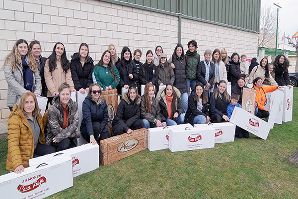 Participantes de recorridos de caza con Trofeo caza y conservación