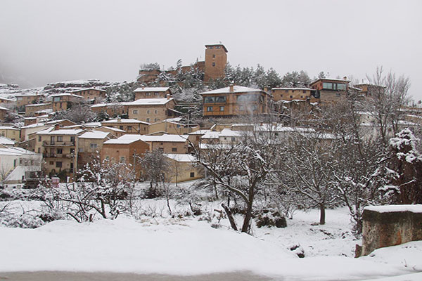 Vista del pueblo medieval Somaén en Trofeo caza y conservación