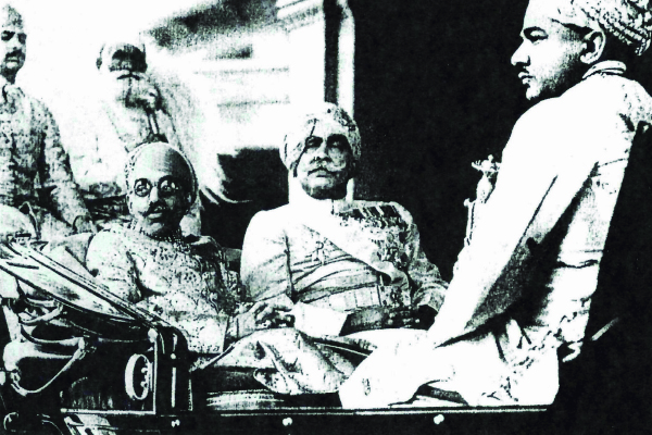 El maharajá Ganga Singh de Bikaner junto al maharajá Bhupal Singh, amigos de Jim Corbett en Trofeo caza y conservacion