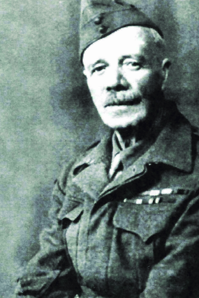 Jim Corbett fue ascendido a teniente coronel durante la guerra. Fotografía tomada en 1945.