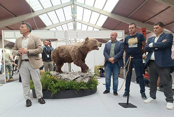 Museo de la fauna en Narcenatur con trofeo caza y conservacion