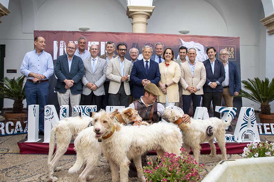 Intercaza 2026 volverá a celebrarse en Córdoba con el objetivo de reforzar su papel como una de las grandes ferias cinegéticas del país. El cambio de fechas, la apuesta por la caza menor y un amplio espacio expositivo consolidan una cita clave para el sector, el turismo y el desarrollo del medio rural.
