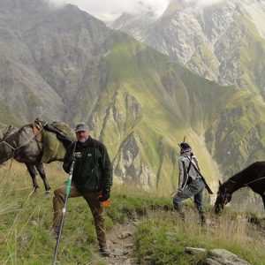 roque en las montañas en trofeo caza