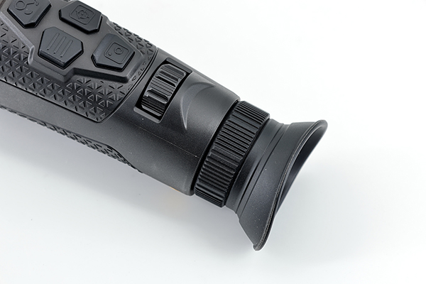 monocular en revista trofeo