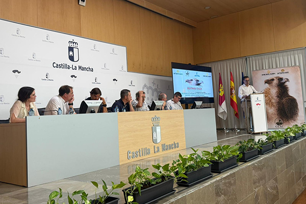 Estudio sobre buitres en revista trofeo caza