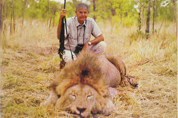 cazador de leones en revista trofeo caza